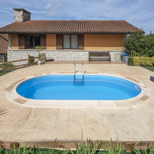 Piscine enterrée Madagascar ovale en acier 700x320xH150cm – Gré