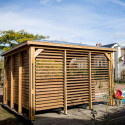 Pool house en bois thermo traité 12,31m² BLUETERM, 2 parois avec ventelles et 2 parois avec comptoirs - HABRITA
