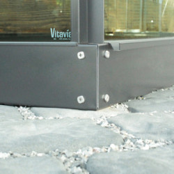 Embase en acier anthracite pour les serres de jardin 3,8m² de Vitavia
