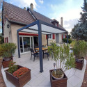 Pergola bioclimatique aluminium anthracite 10,80m² + toit avec lames ovales écru HABRITA