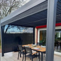 Pergola bioclimatique aluminium anthracite 10,80m² toit avec lames ovales aluminium + 2 rideaux gris pour les côtés – HABRITA