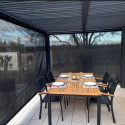 Pergola bioclimatique aluminium anthracite 10,80m² toit avec lames ovales aluminium + 2 rideaux gris pour les côtés – HABRITA