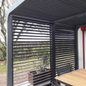 Pergola bioclimatique aluminium anthracite 10,80m² toit avec lames ovales aluminium + ventelles latérales pour côté 3m – HABRITA