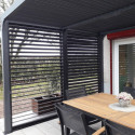 Pergola bioclimatique aluminium anthracite 10,80m² toit avec lames ovales aluminium + ventelles latérales pour côté 3m – HABRITA