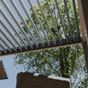 Pergola bioclimatique autoportante en alu aspect bois 3x4m Ombrea