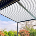 Pergola bioclimatique en aluminium avec lames orientables blanches TRAMONTO - DCB Garden	