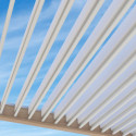 Pergola bioclimatique autoportante en alu aspect bois 3x4m - lames blanches - store latéral - Ombrea