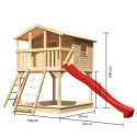 Cabane en bois avec toboggan rouge et échelle de cordes Benjamin Akubi