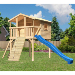 Cabane en bois brut - toboggan bleu - rampe en bois Benjamin Akubi