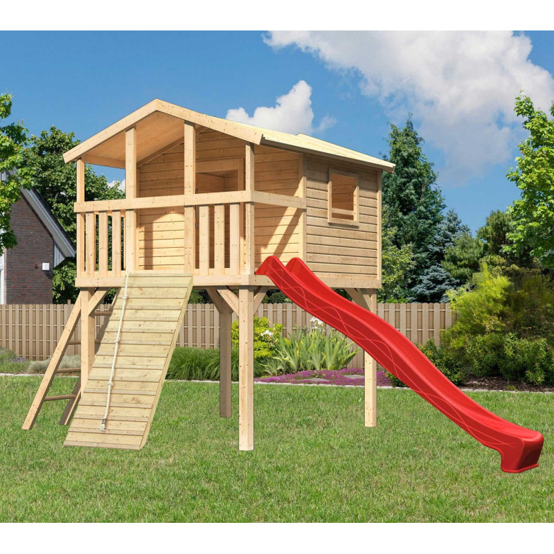 Cabane en bois brut - toboggan rouge - rampe en bois Benjamin Akubi